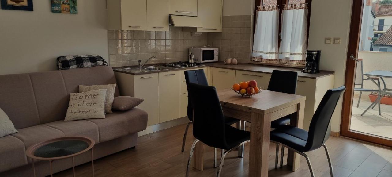 N&G Apartments โรวีน ภายนอก รูปภาพ